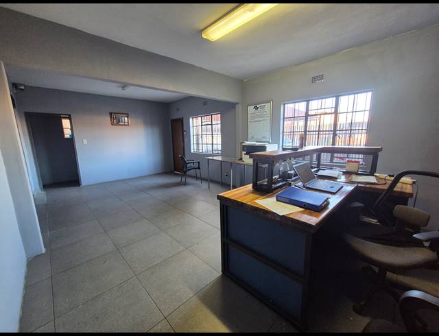 620M² WAREHOUSE FOR SALE IN KNIGHTS